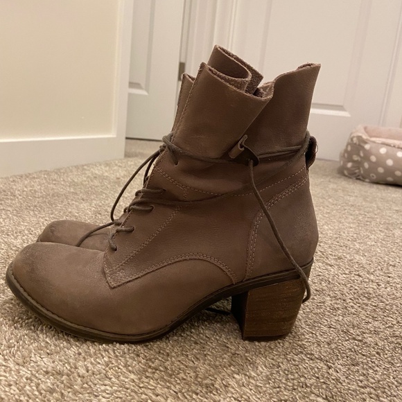 Steve Madden booties - Picture 1 of 4